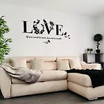Charming Apartment Near The Beach