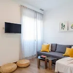 New Apartment 4 Pax Front Central Station Wifi