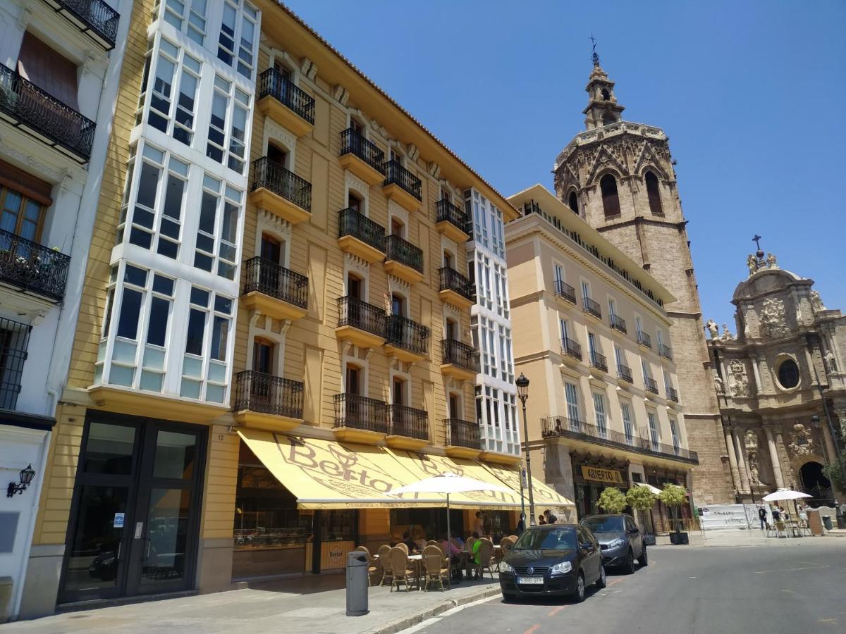 Flats Friends Plaza De La Reina Guest house 2*