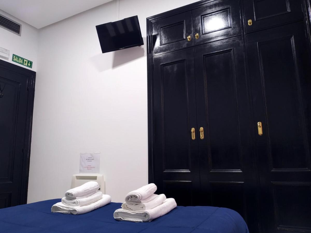 Flats Friends Plaza De La Reina Guest house