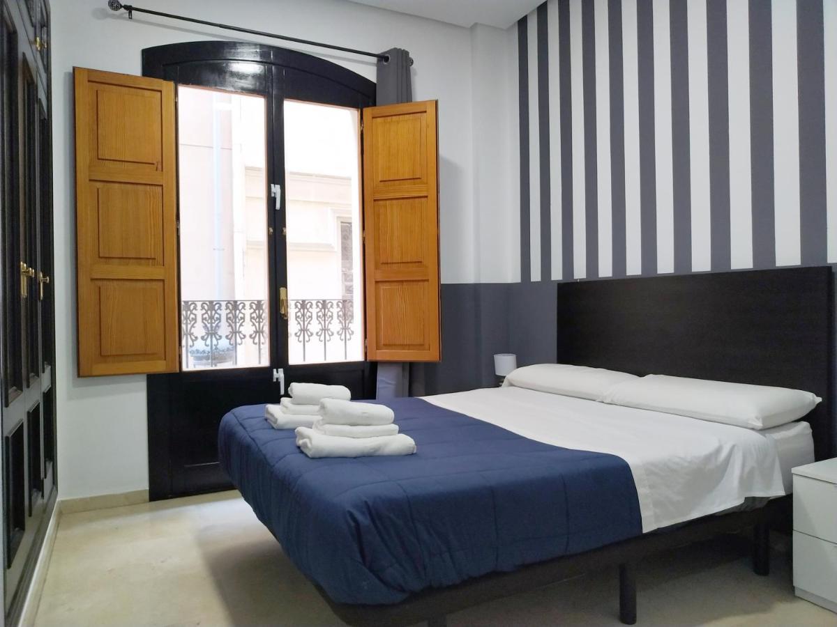 Flats Friends Plaza De La Reina 2*