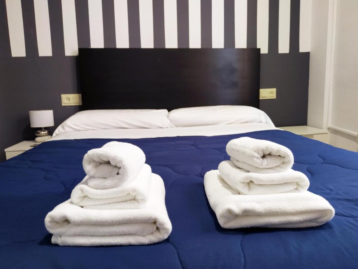 Flats Friends Plaza De La Reina Guest house 2*