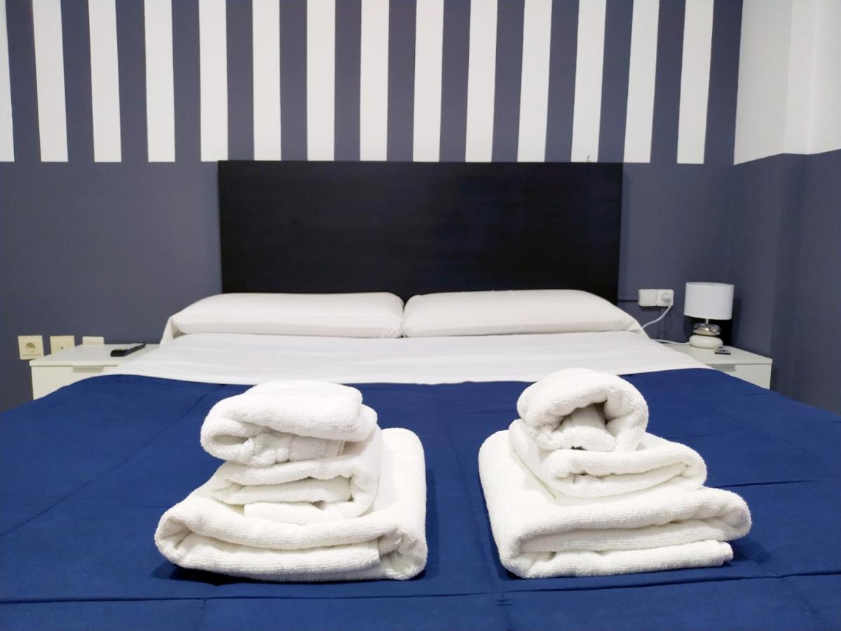 Flats Friends Plaza De La Reina Guest house