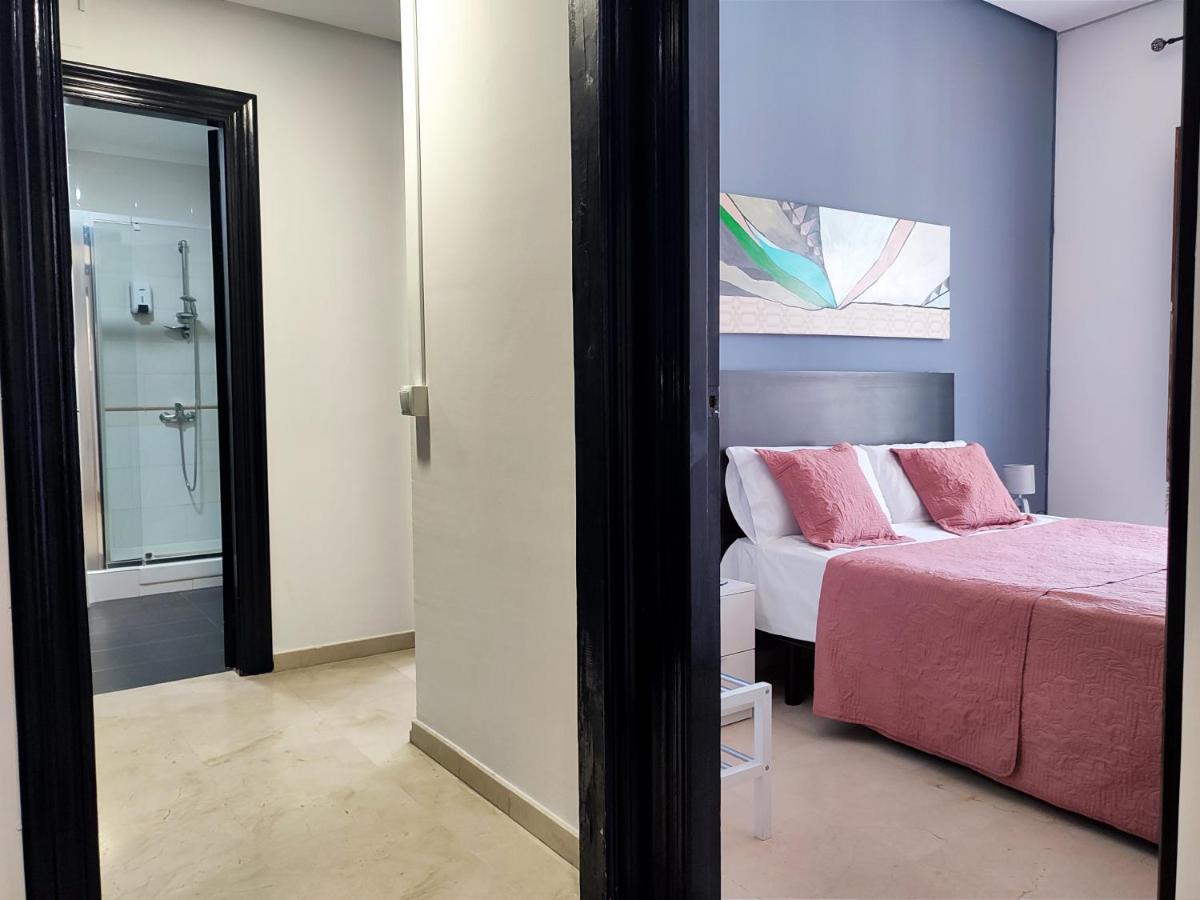 Flats Friends Plaza De La Reina Guest house