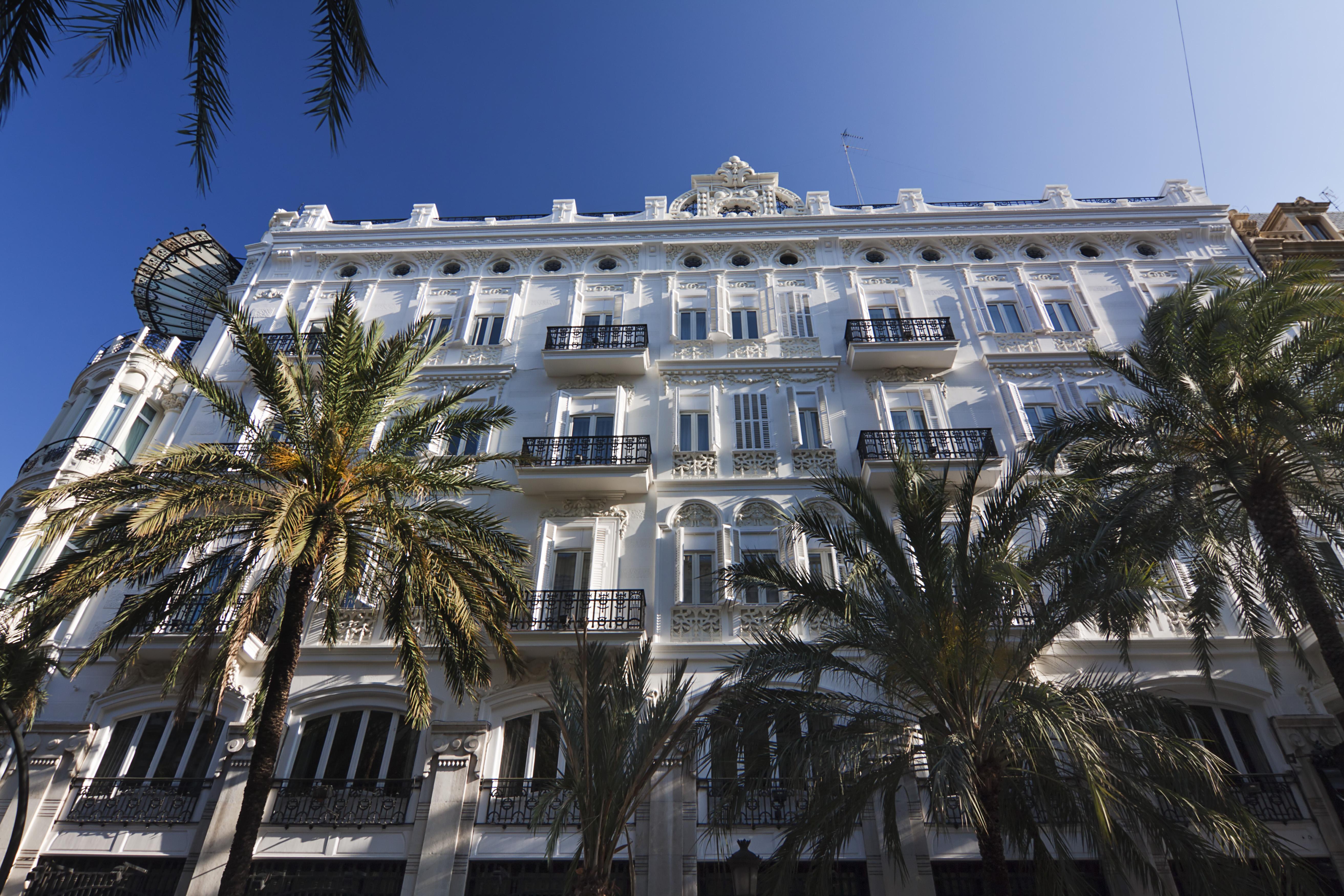 One Shot Reina Victoria Hotel 4*