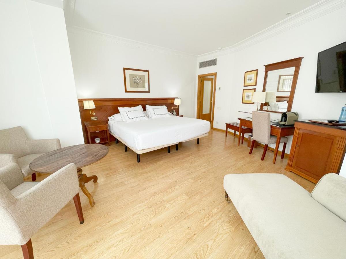 Hotel Melia Plaza 4*