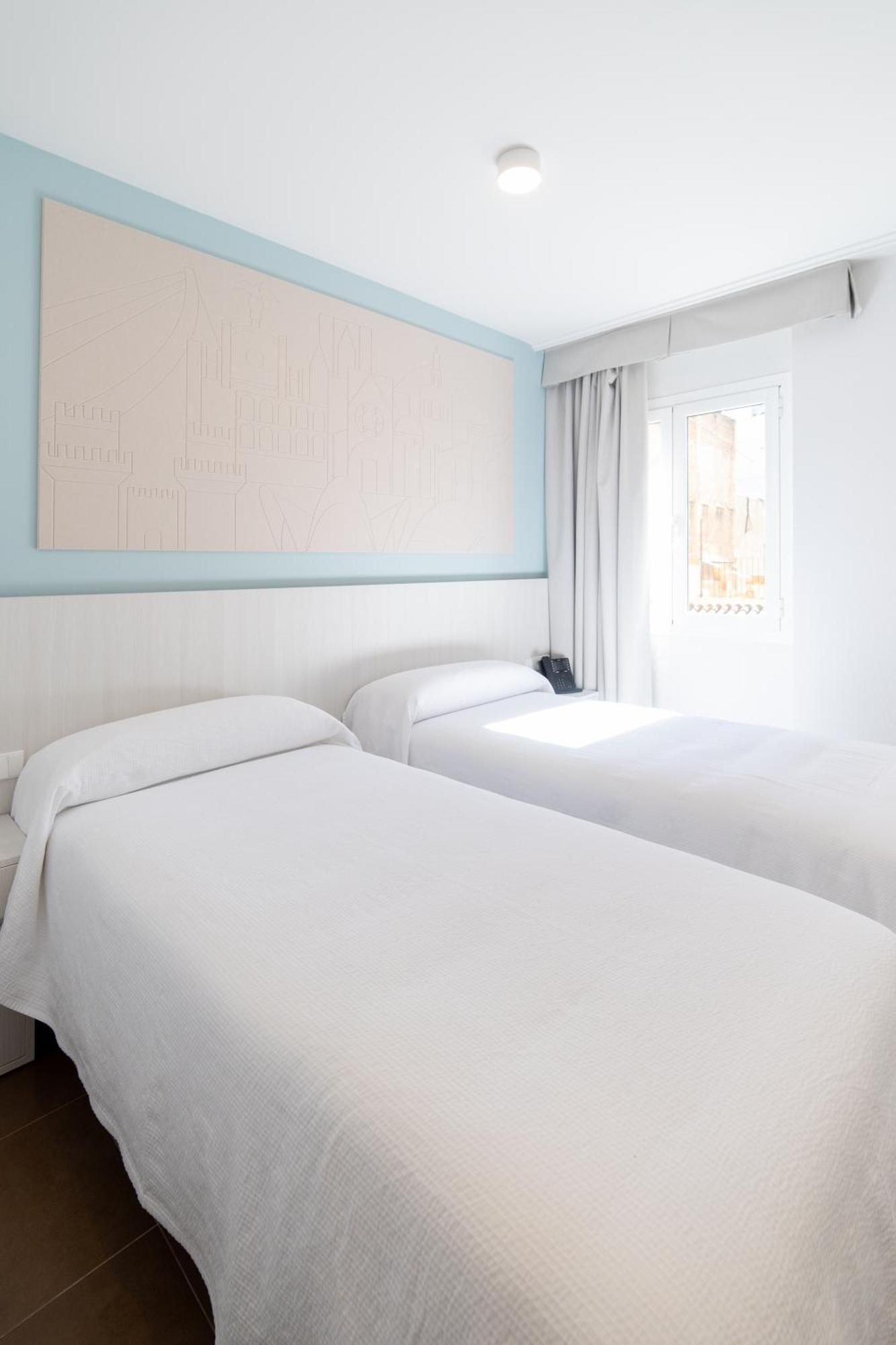 Alkazar Hotel *