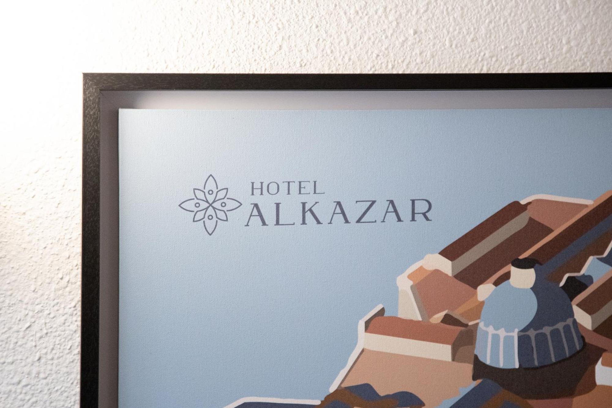 Alkazar Hotel *