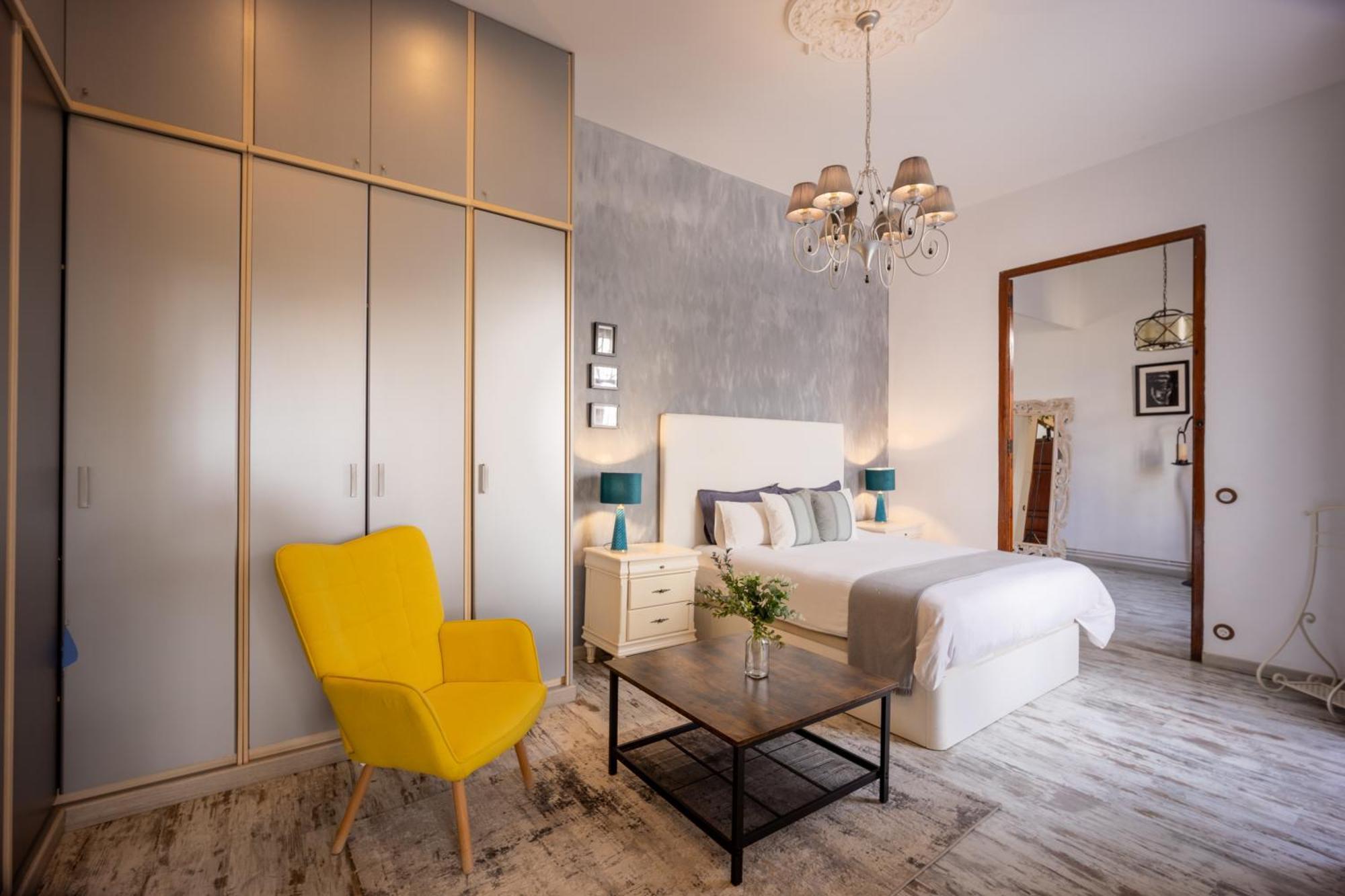Gasthof Portrait Boutique Valencia