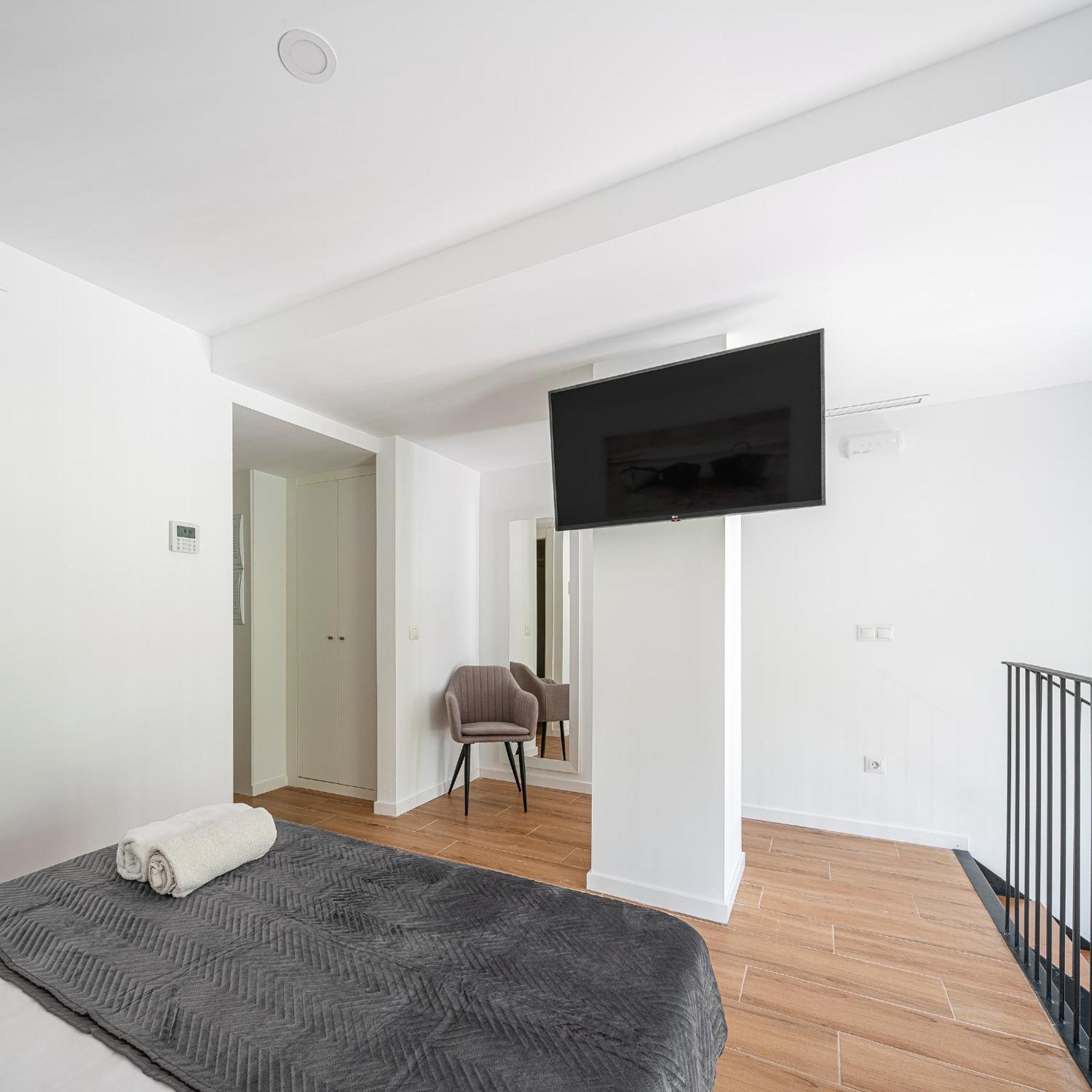 Apartamento New Duplex, 2 Wc, Frente Ciudad De Ciencias Y Artes