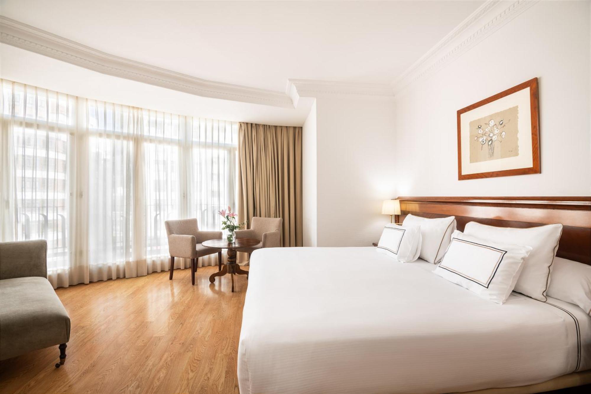 Hotel Melia Plaza 4*