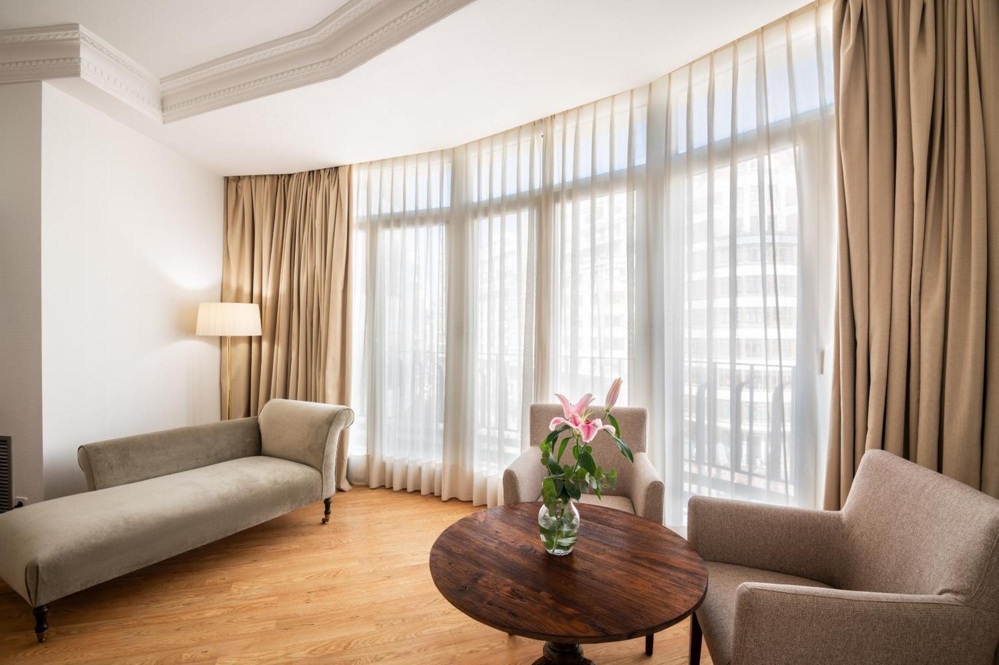 Hotel Melia Plaza 4*