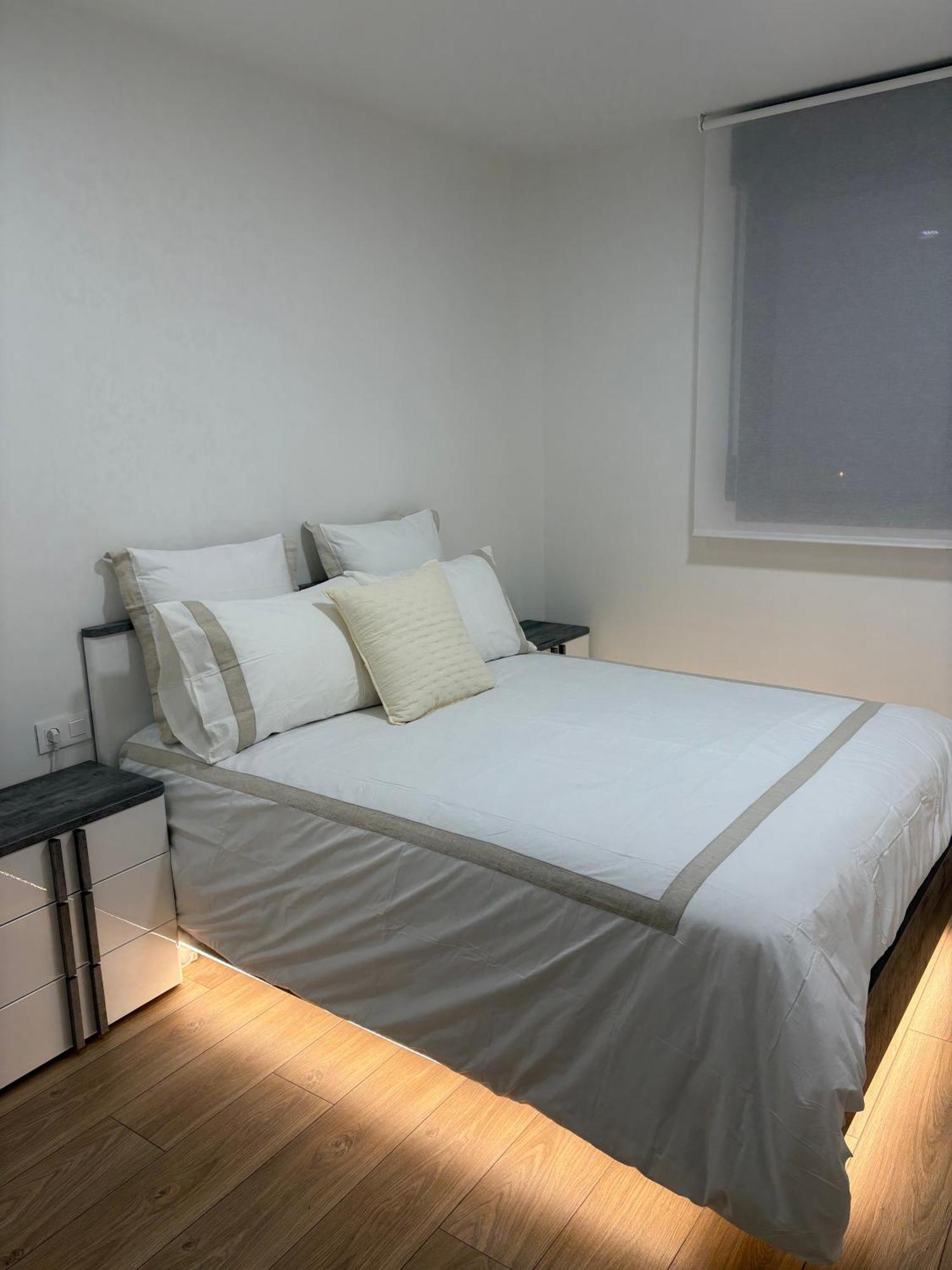 Luxury Apartment *
