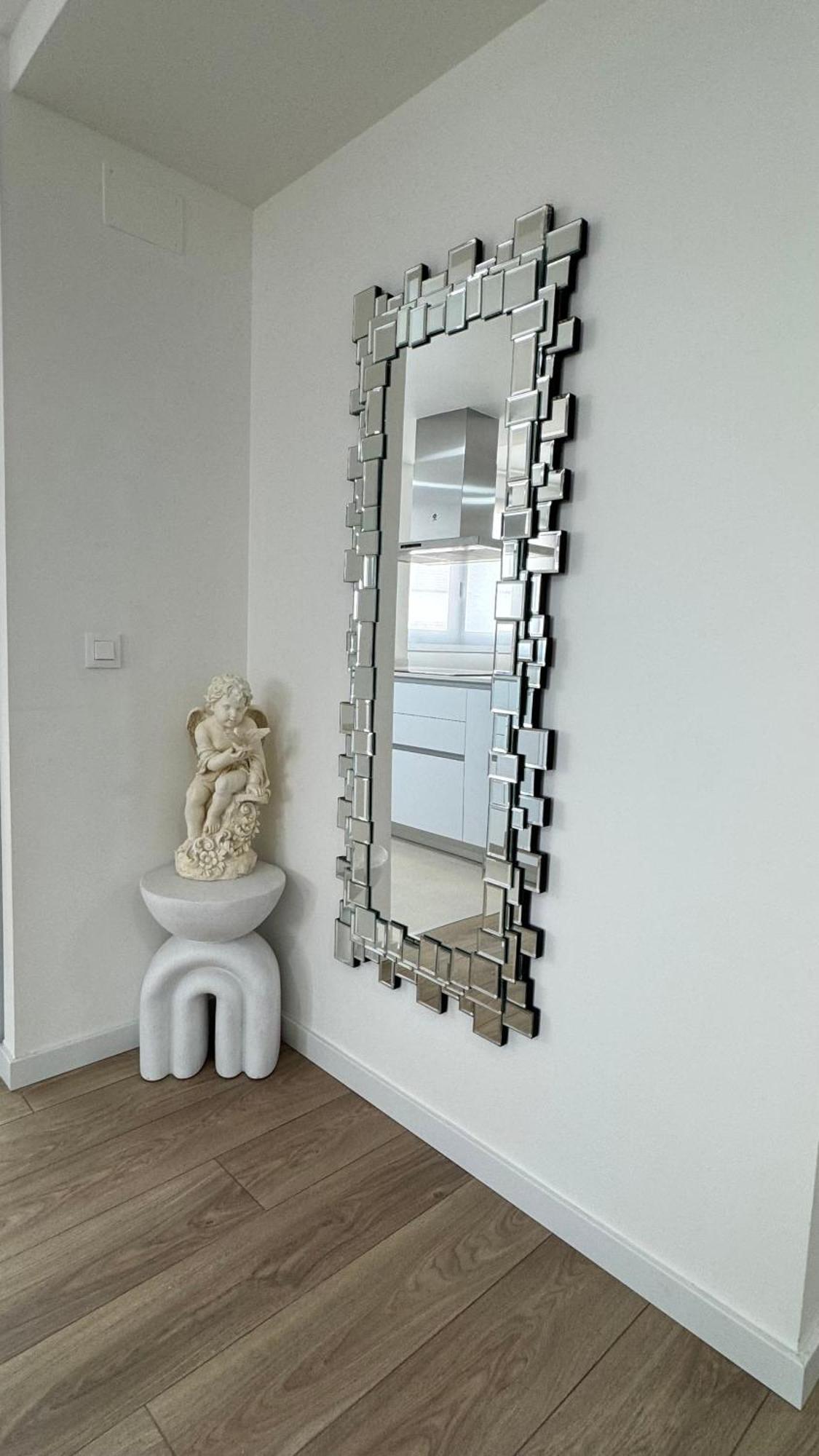 Luxury Apartment *
