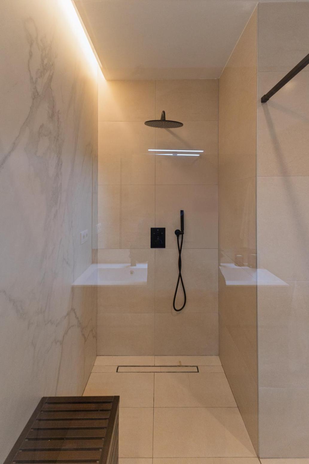 Explore Luxury Meets Comfort Apartment *