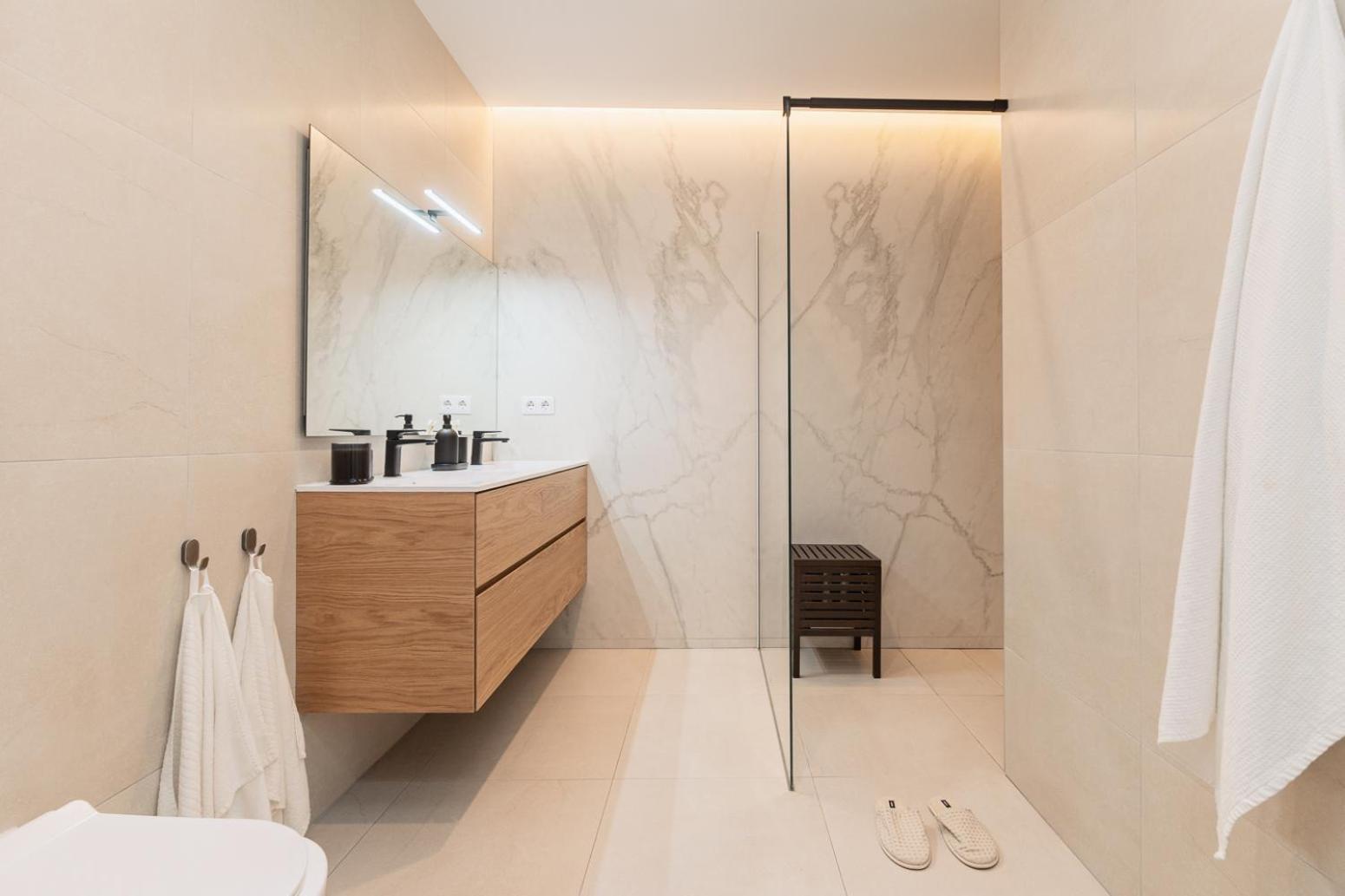 Explore Luxury Meets Comfort Apartment Valencia