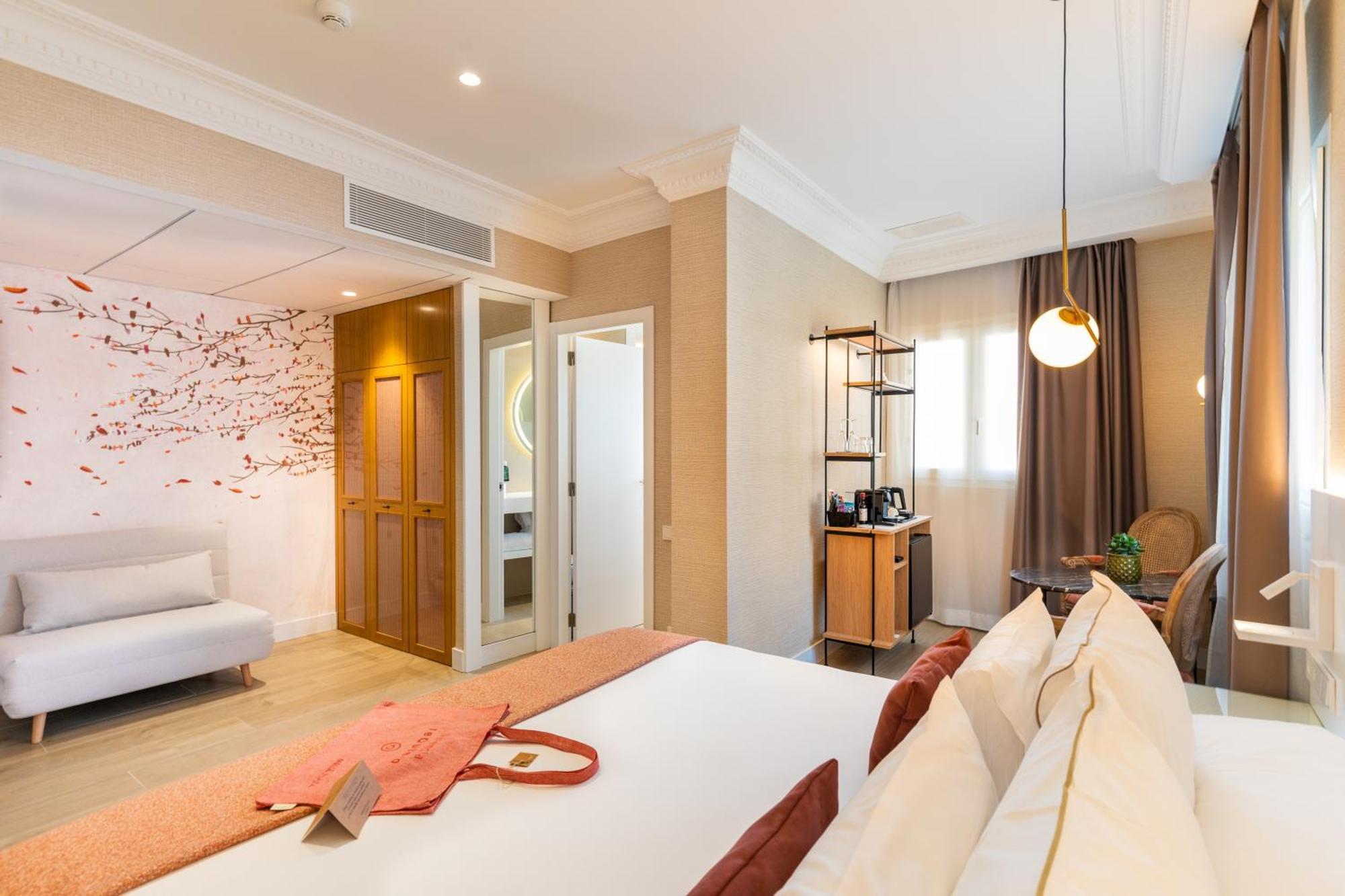 Melia Plaza Hotel 4*