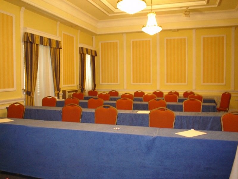 One Shot Reina Victoria Hotel