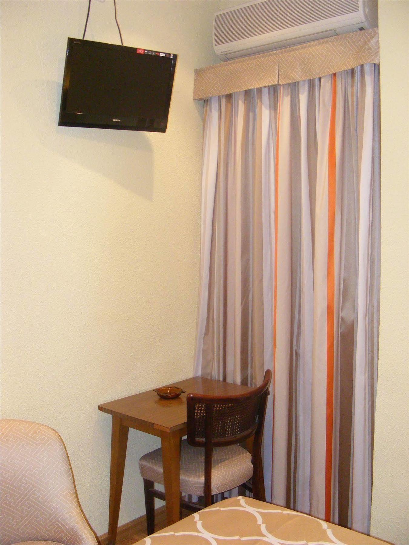 Alkazar Hotel *