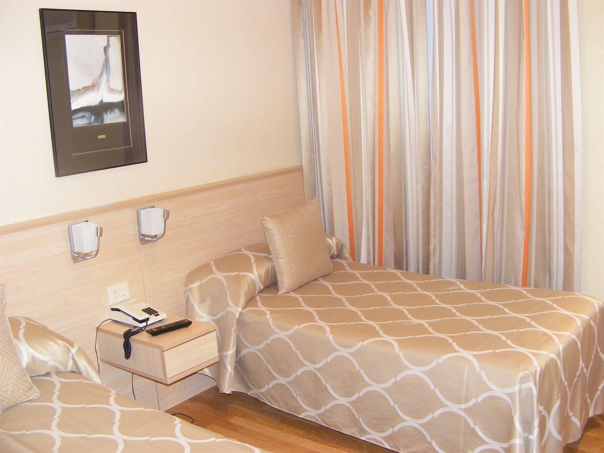 Alkazar Hotel *