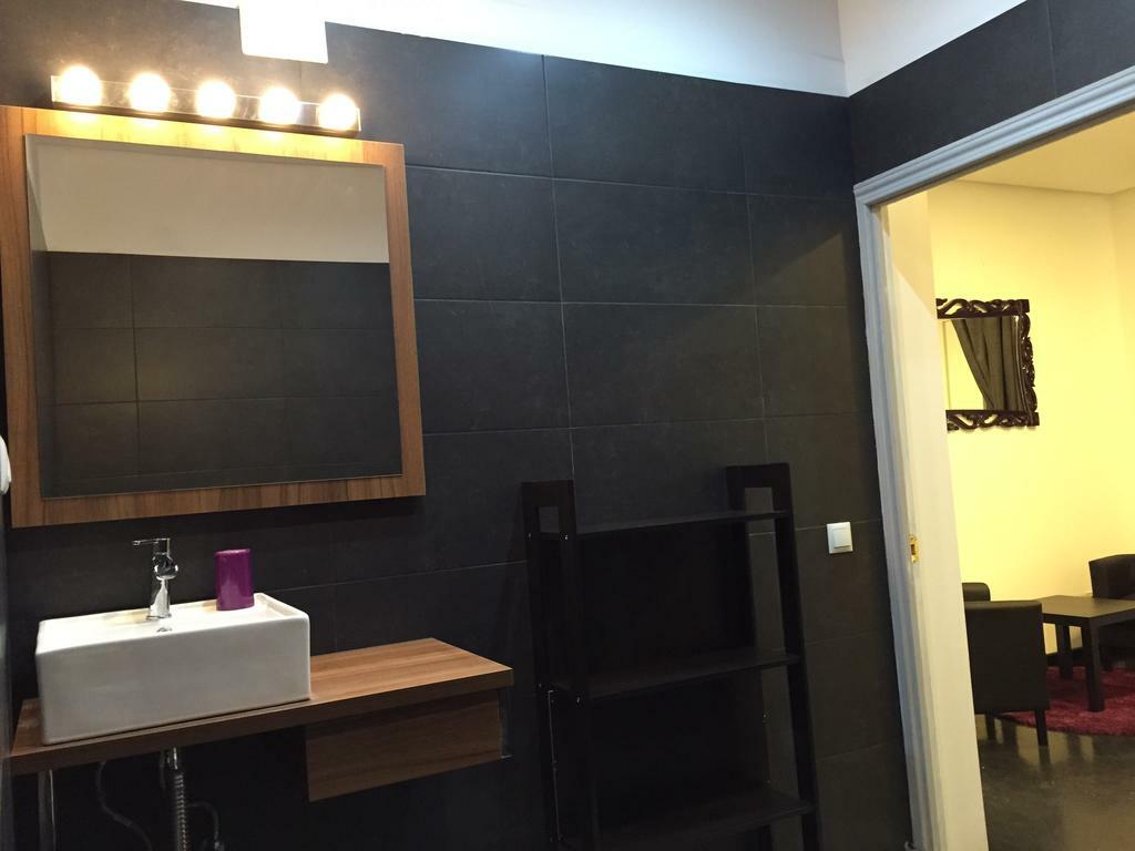 Flats Friends Plaza De La Reina Guest house 2*