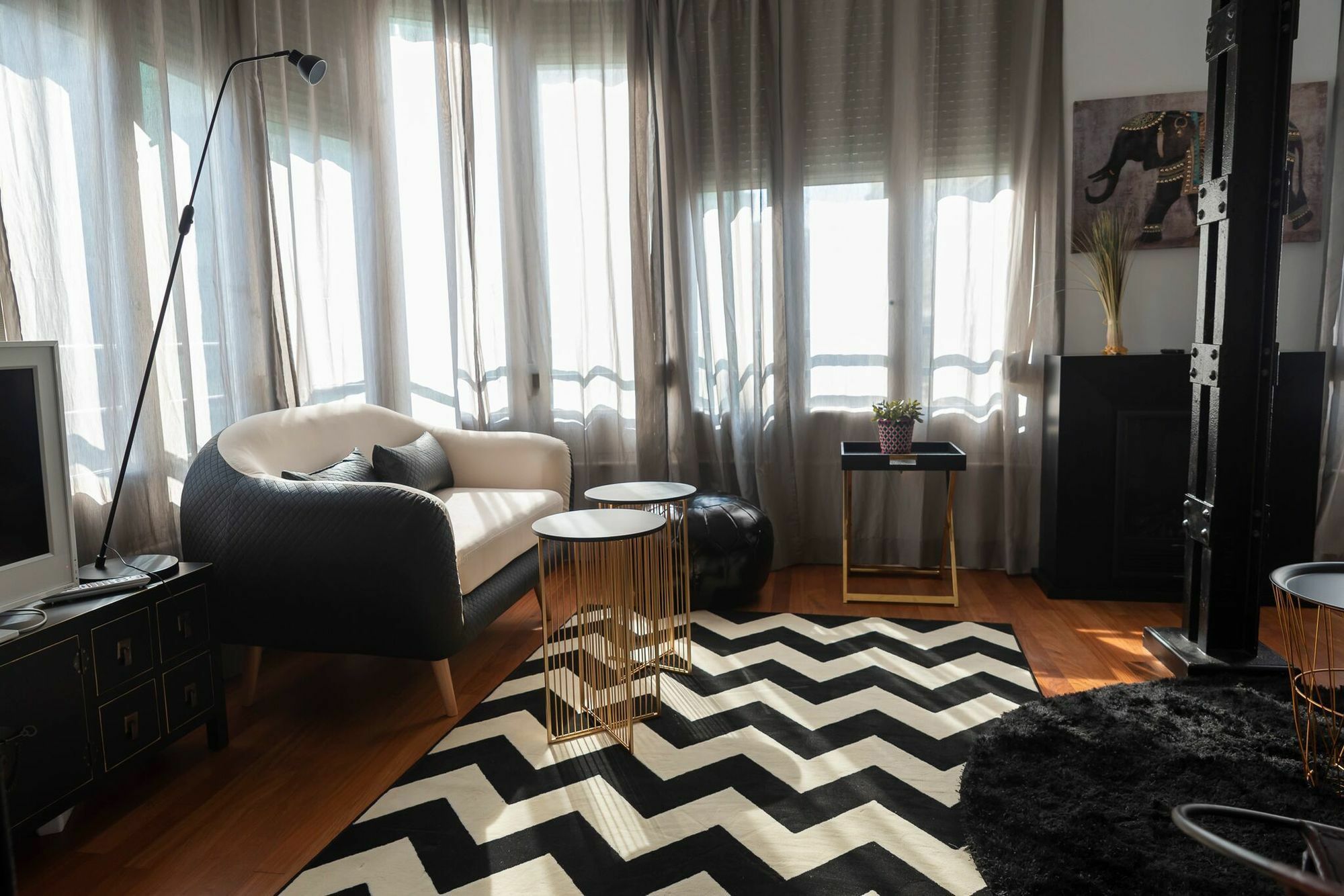Carrera Luxury Olympia Apartment *