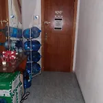 Habitacion Pequena En Piso Compartido Con 2 Adultos