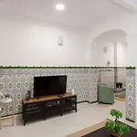Lovely Home With Sunny Patio Near The Beach