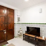 Lovely Home With Sunny Patio Near The Beach
