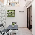 Lovely Home With Sunny Patio Near The Beach