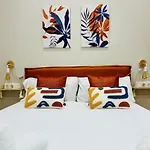 Design & Style Close To Center