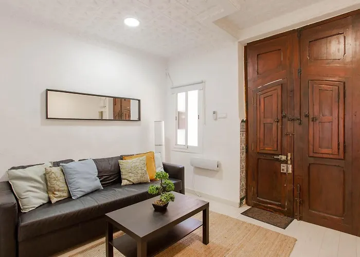 Lovely Home With Sunny Patio Near The Beach