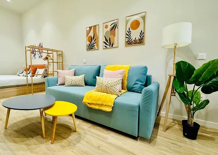 Design & Style Close To Center