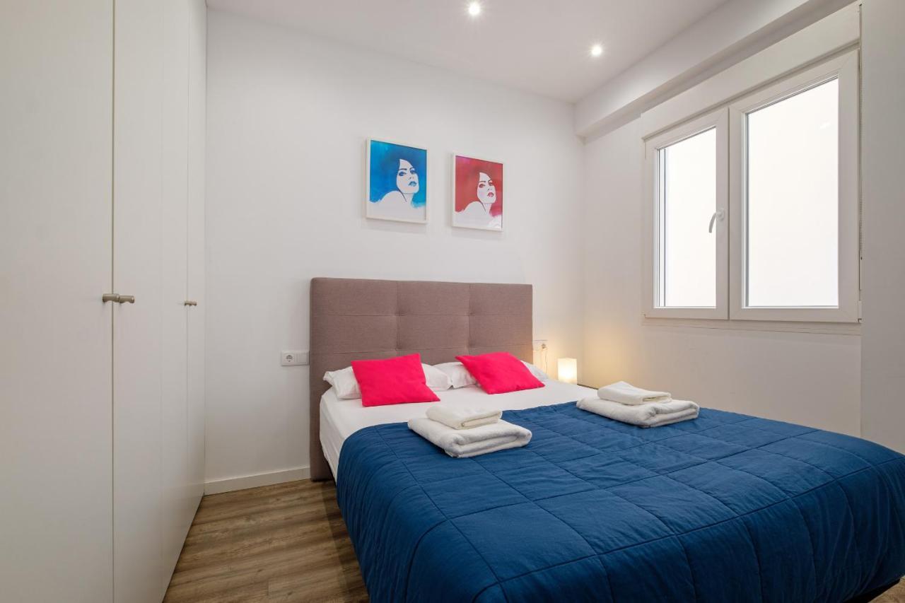 Spacious Clean & Colorful Quiet Zone Apartment *