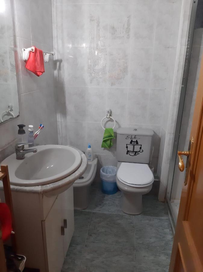 Pequena En Piso Compartido Con 2 Adultos Homestay Valencia