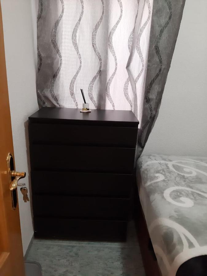 Pequena En Piso Compartido Con 2 Adultos Homestay Valencia