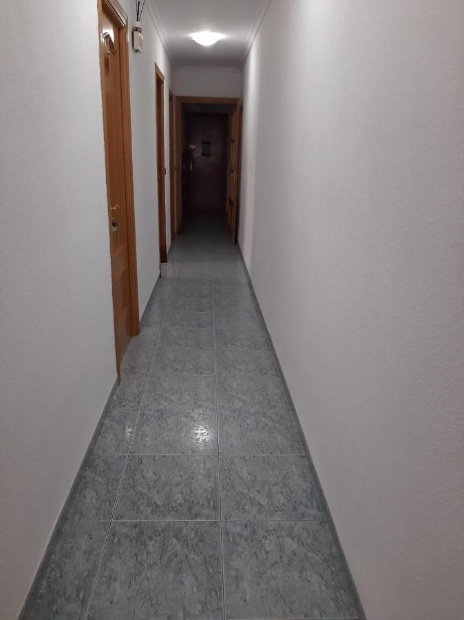 Pequena En Piso Compartido Con 2 Adultos Homestay