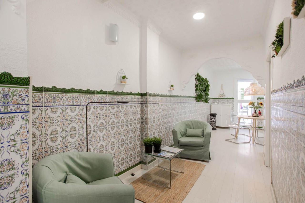 Lovely With Sunny Patio Near The *