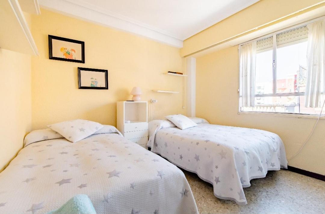 Hospedagem domiciliar Habitación Triple Con Aire Acondicionado Valência