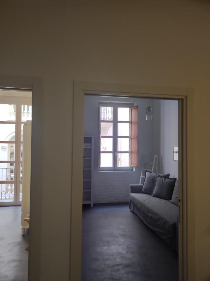 Splendid In Apartment *