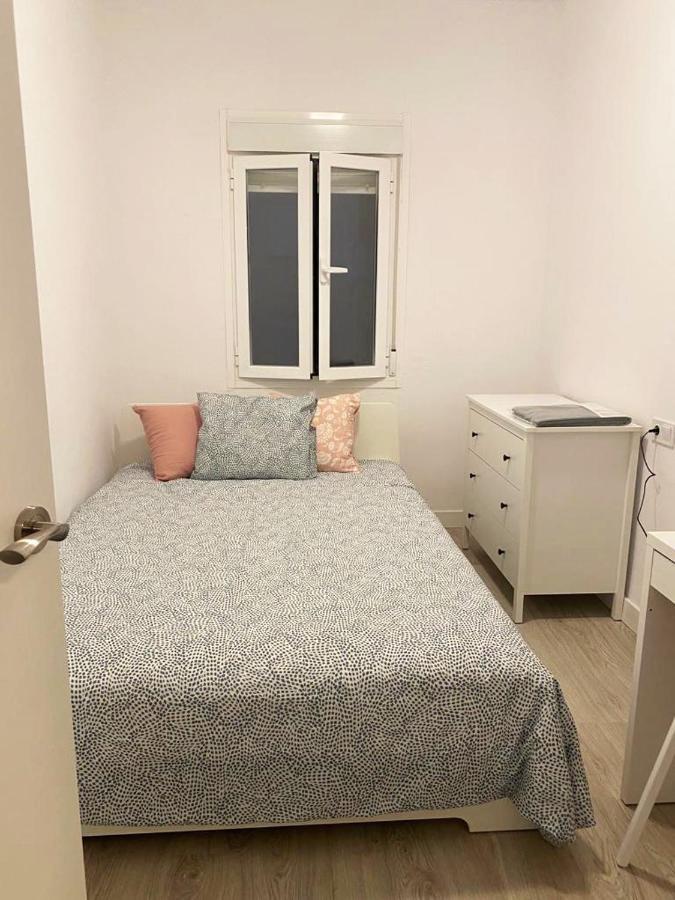 Malvarrosa Private In Shared Homestay