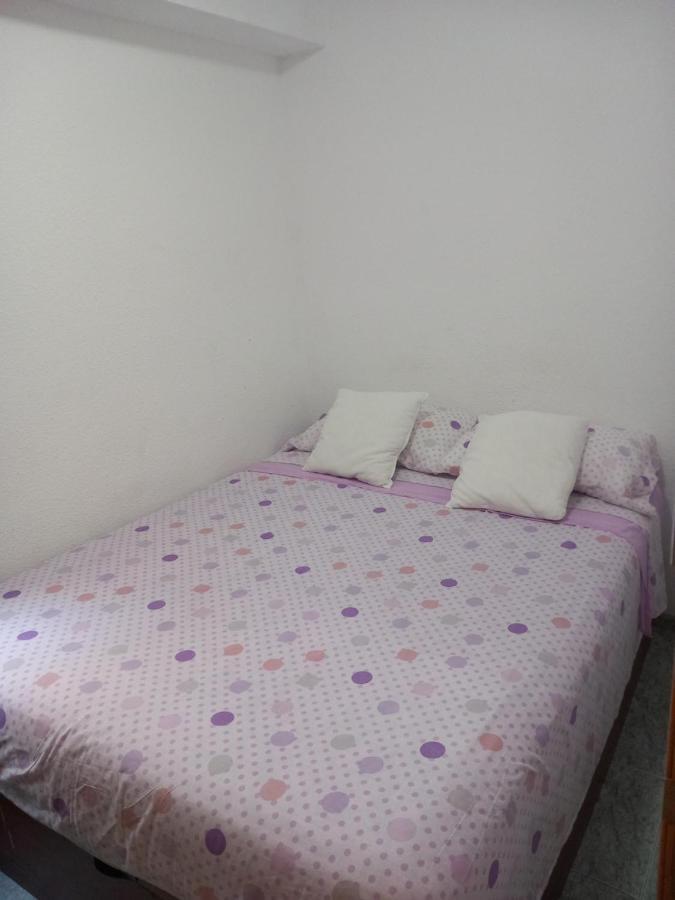 Pequena En Piso Compartido Con 2 Adultos * Valencia