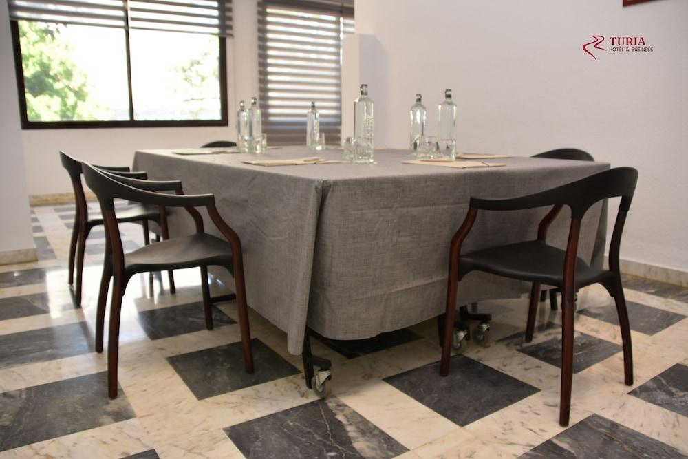 Hotel Turia 4*