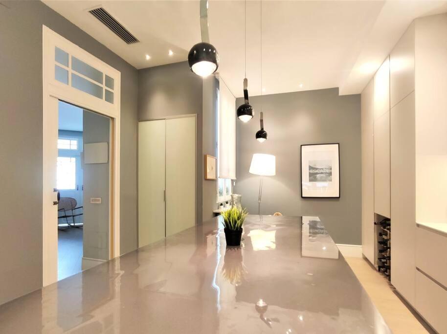 De Lujo Frente Al Mercado Colon. Only Adults Apartment *