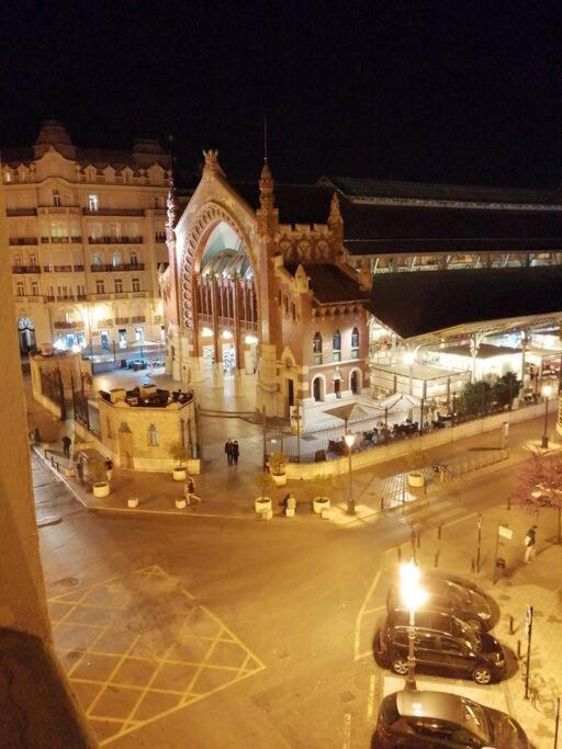 De Lujo Frente Al Mercado Colon. Only Adults Apartment *
