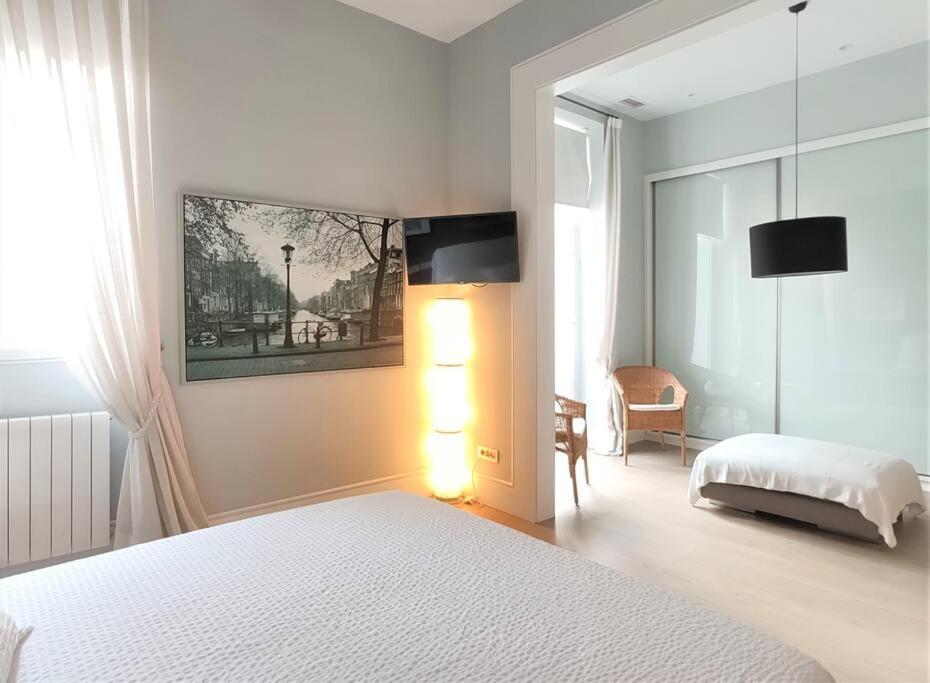 De Lujo Frente Al Mercado Colon. Only Adults Apartment Valencia