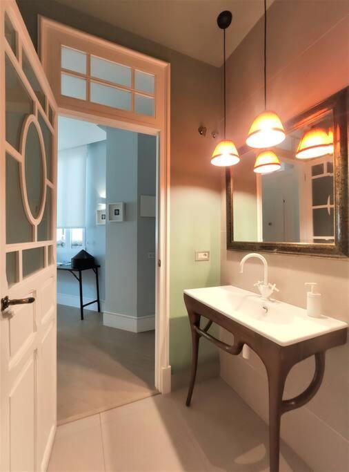 Apartment De Lujo Frente Al Mercado Colon. Only Adults
