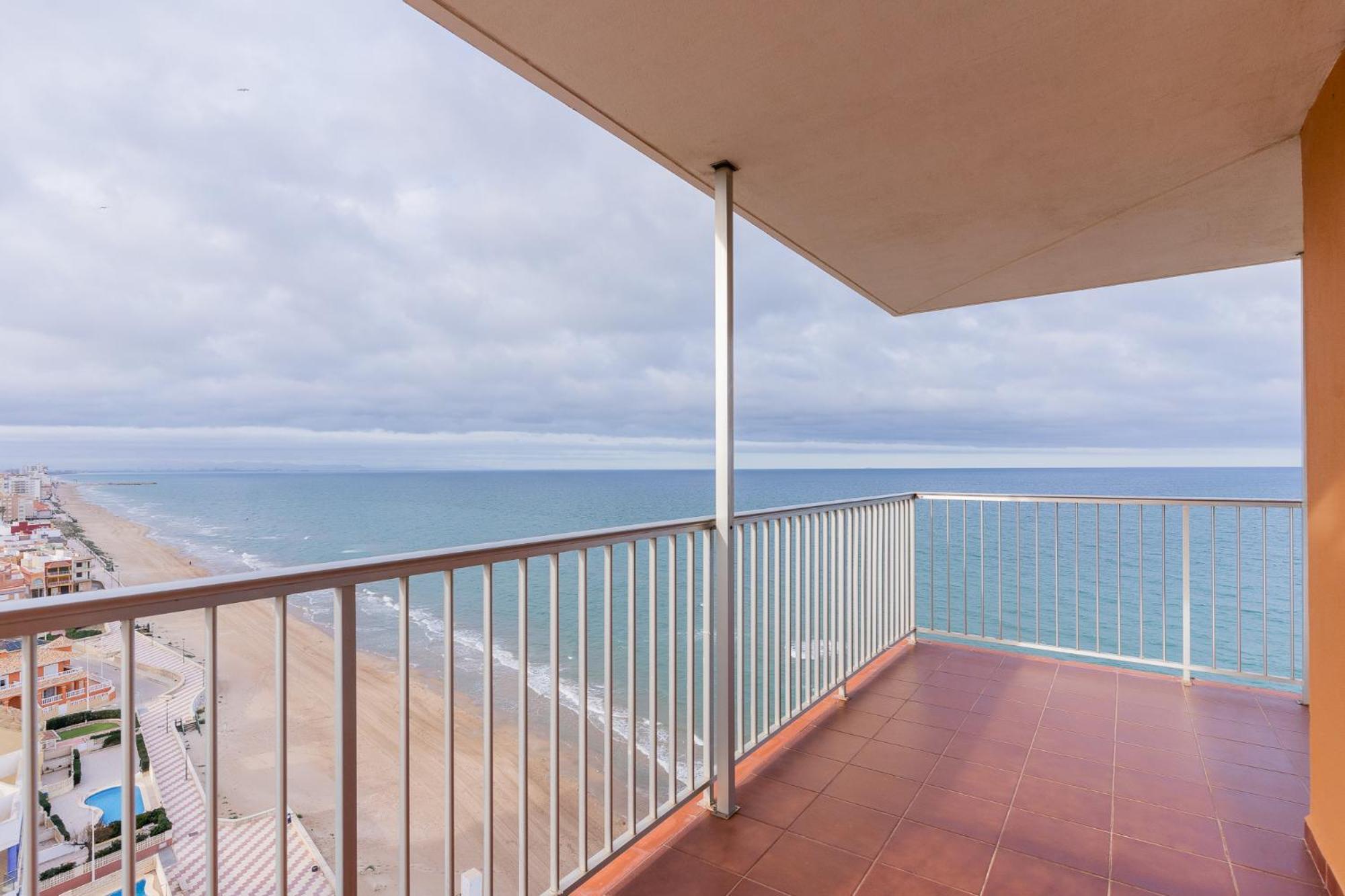 Apartment Ocean's Whisper: Les Palmeres Seaview Sanctuary Valencia