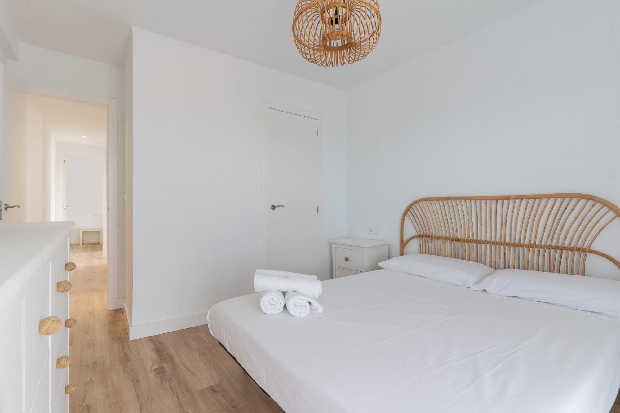Apartment Ocean's Whisper: Les Palmeres Seaview Sanctuary Valencia