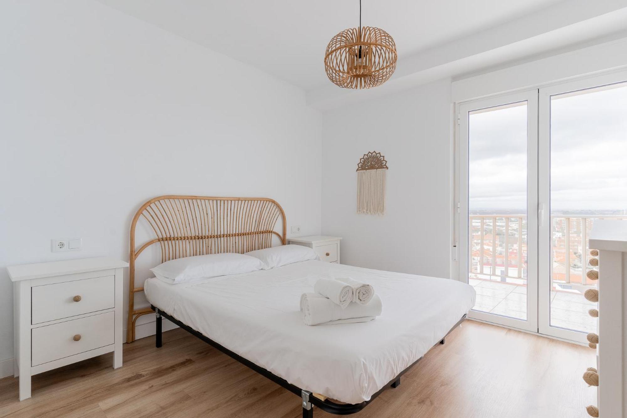 Ocean's Whisper: Les Palmeres Seaview Sanctuary Apartment Valencia